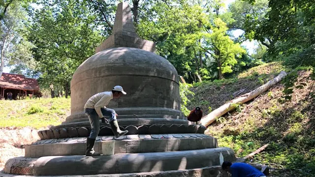 Replika Stupa Borobudur Berdiri Megah di Kebun Raya Terbesar Ibu Kota Ukraina