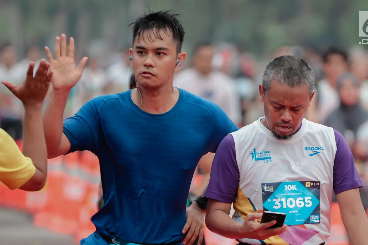 Ekspresi Pelari Jakarta Marahthon saat Mencapai Garis Finish