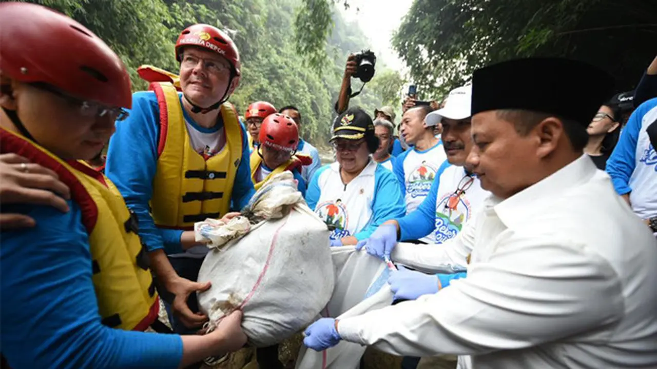 Pecahkan Rekor MURI, Pertamina Dukung Bebersih Sungai Ciliwung