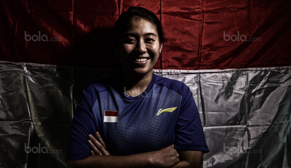 Atlet Bulutangkis Indonesia, Shela Devi Aulia usai berlatih di Cipayung, Jakarta Timur, Senin (14/8/2017). Shella bermain pada nomor Ganda Putri & Ganda Campuran Indonesia. (Bola.com/Nicklas Hanoatubun)