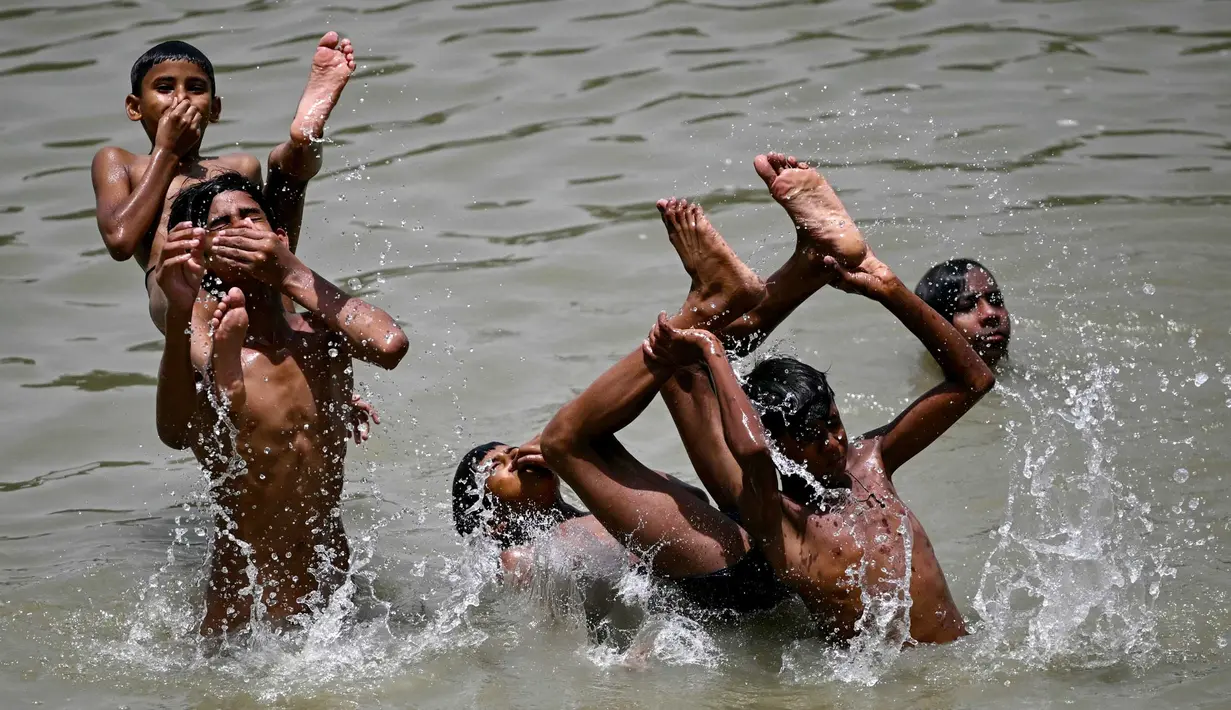 Pihak berwenang India memperingatkan akan munculnya potensi kekurangan air di tengah-tengah gelombang panas yang sedang berlangsung. (Arun SANKAR/AFP)