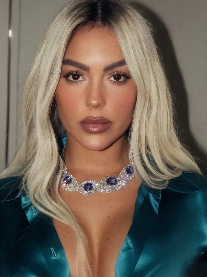 Sempat Dikira Kim Kardashian, Georgina Rodriguez Tampil Manglingi dengan Rambut Platinum di Festival Film Cannes 2026
