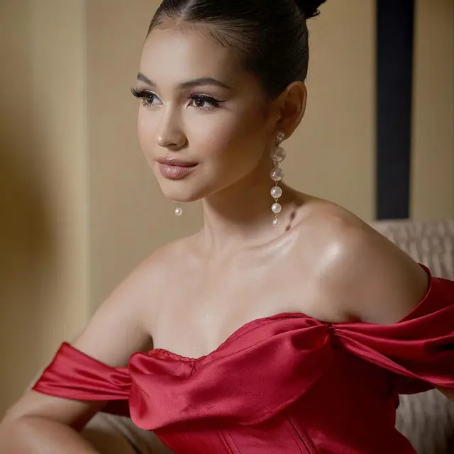 6 Potret Detail Makeup Sandrinna Michelle di Perayaan Ultah ke-15, Memukau