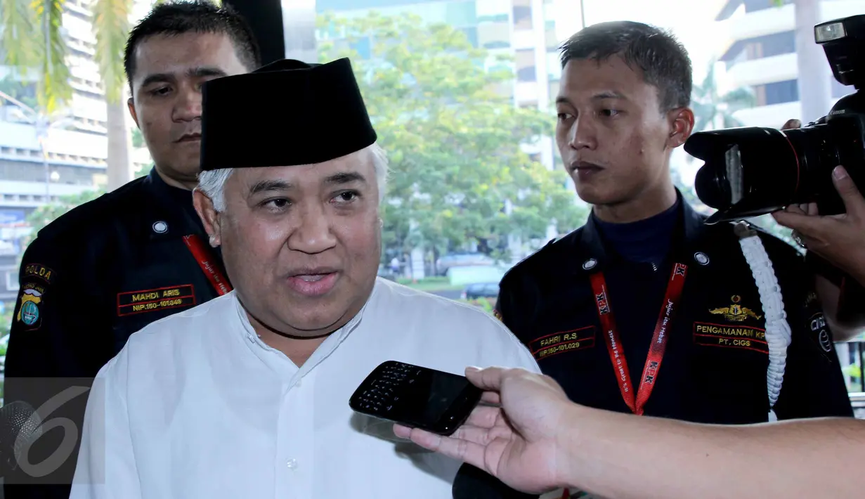 Ketua Pengurus Pusat Muhammadiyah Din Syamsuddin memberikan keterangan di Gedung KPK, Jakarta, Kamis (25/6/2015). Kedatangannya untuk menolak rencana DPR melakukan revisi Undang-Undang Nomor 30 Tahun 2002 tentang KPK. (Liputan6.com/Helmi Afandi)