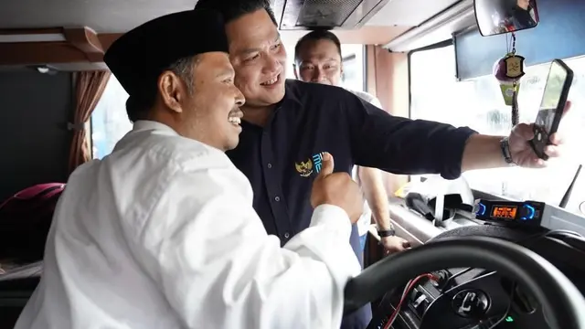 Menteri BUMN Erick Thohir melepas program mudik gratis bersama BUMN 2023 di area Plaza Barat Gelora Bung Karno (GBK), Jakarta, Selasa (18/4/2023). (Dok KBUMN)