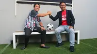 Deltras FC resmi menunjuk Ibnu Grahan (kanan) sebagai pelatih anyar untuk Liga 2 2022. (Bola.com/Wahyu Pratama)