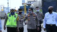 Kepala Korlantas Polri Irjen Pol Istiono saat memantau Operasi Ketupat di Pelabuhan Merak, Banten, Minggu (26/4/2020)