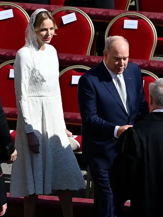 Cuma Perempuan dari Kalangan Tertentu yang Boleh Kenakan Busana Putih di Pelantikan Paus Leo XIV, Siapa Saja Mereka?