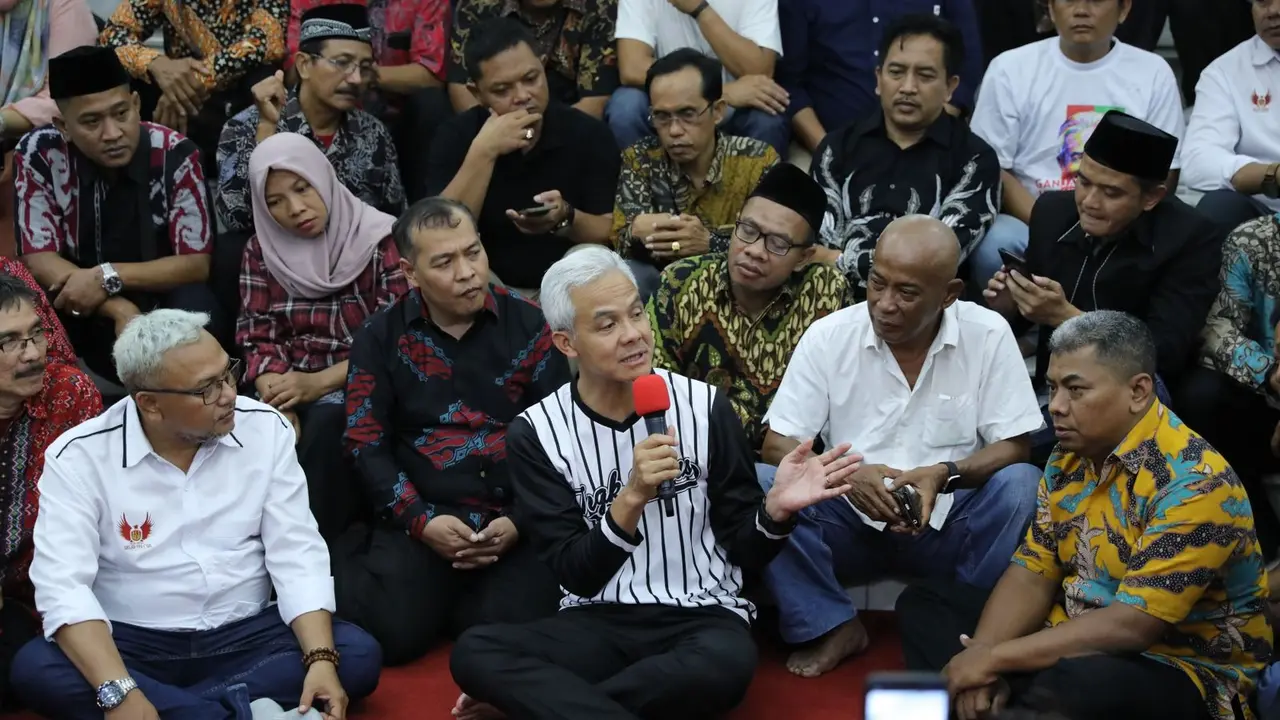 Ratusan relawan desa yang tergabung dalam Desa Untuk Ganjar (Des Ganjar) Provinsi Jawa Barat (Jabar) bertemu bakal calon presiden (bacapres) 2024 Ganjar Pranowo di Puri Gedeh, Kota Semarang, Jateng (Istimewa)