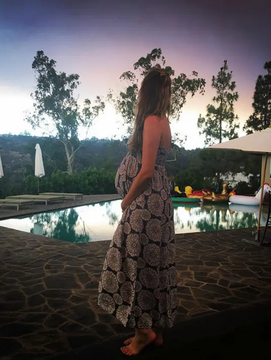 Sejak kelahiran Baby Dusty, Adam Levine memang berniat untuk merawat Dusty dengan semaksimal mungkin. Ia akan terus belajar untuk memberikan yang terbaik untuk anaknya itu. (Instagram/Behatiprinsloo)