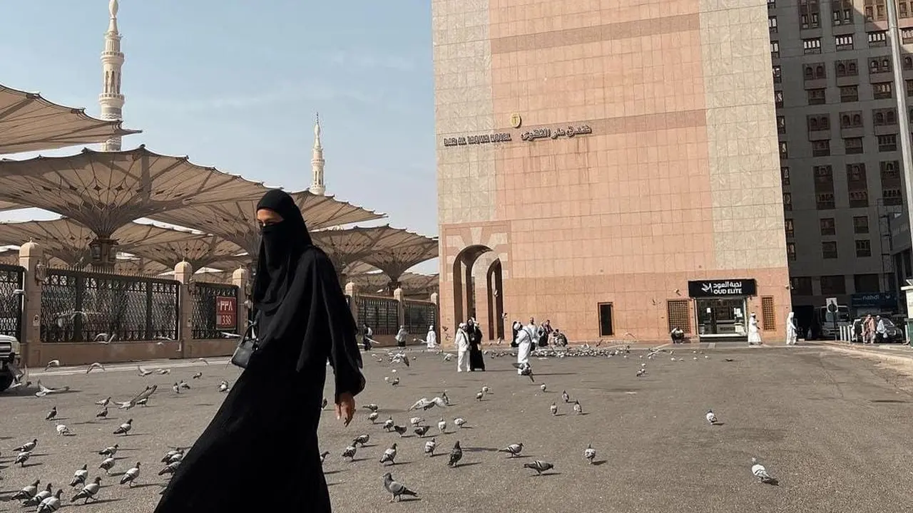 Paula Verhoeven umrah pakai cadar