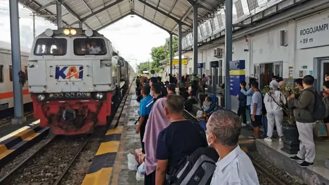 Ilustrasi kedatangan kereta api di Stasiun Rogojampi Banyuwangi (Istimewa)
