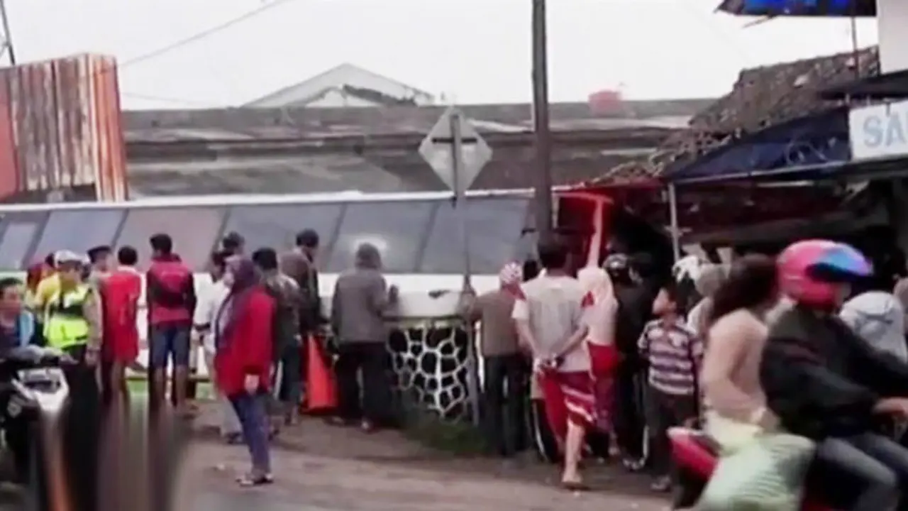 Segmen 1: Tabrakan Maut di Bandung hingga Arus Balik Tol Cikarang