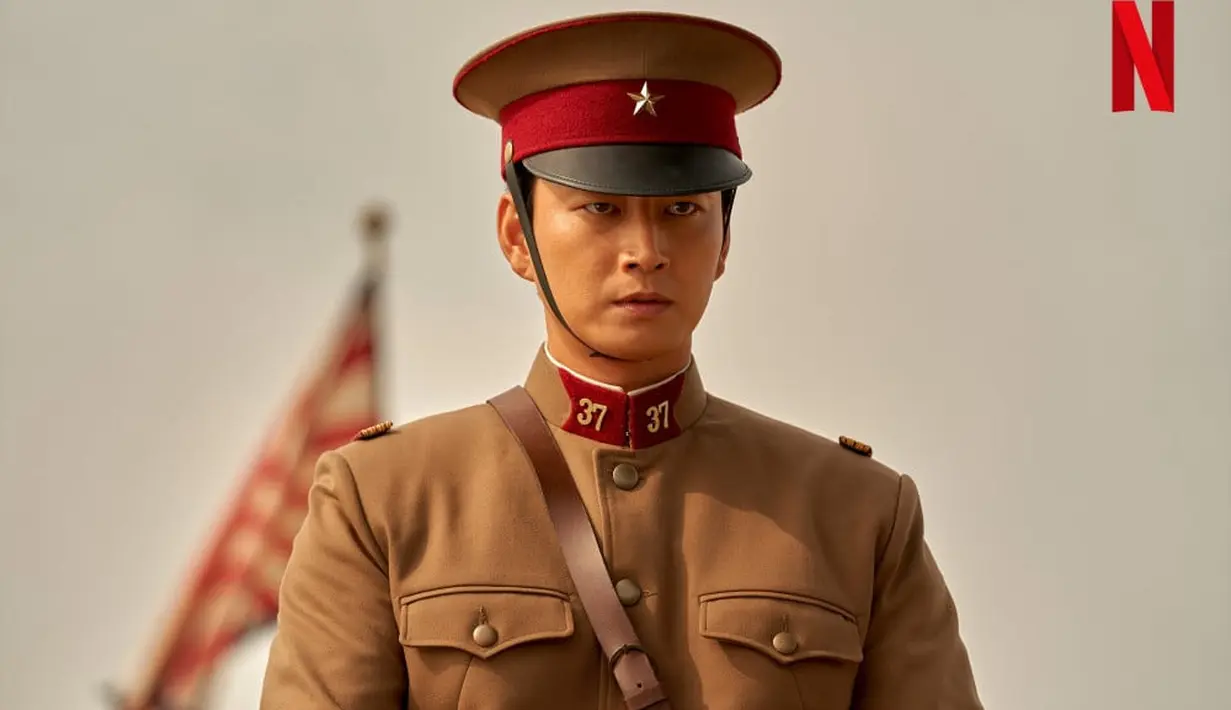 Lee Hyun Wook berperan sebagai Letnan Infanteri Lee Kwang Il. Dia menggambarkan sosok berdarah dingin yang tidak segan-segan menyiksa sesama warga Korea atas nama GEACPS, sebuah serikat pan-Asia yang ingin didirikan oleh Kekaisaran Jepang. (Foto: Instagram/ netflixkr)