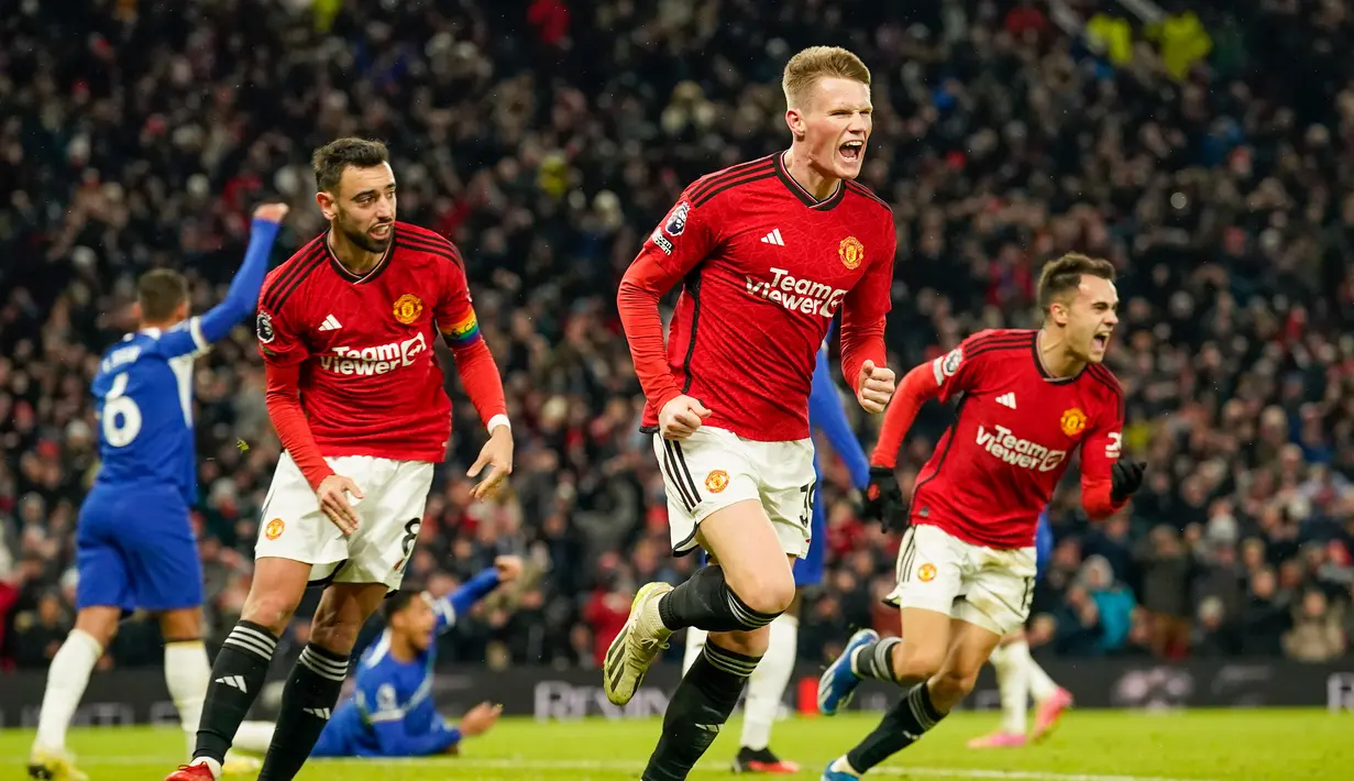 Kemenangan ini membuat MU tetap di posisi enam klasemen Liga Inggris dengan 26 poin. Adapun Chelsea tertahan di urutan 10 dengan raihan 19 poin. (AP Photo/Dave Thompson)