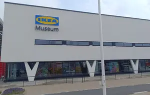 Di Balik Kesuksesan IKEA: Mengapa Furniturnya Harus Dirakit Sendiri?