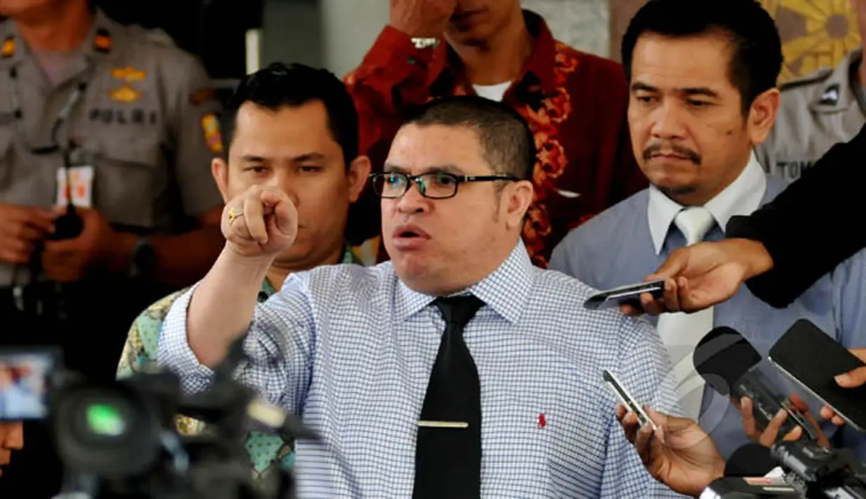 Kuasa hukum Komjen Budi Gunawan, Razman Arif Nasution, saat memberikan keterangan pers di Mabes Polri, Jakarta, Jumat (30/1/2015). (Liputan6.com/Johan Tallo)