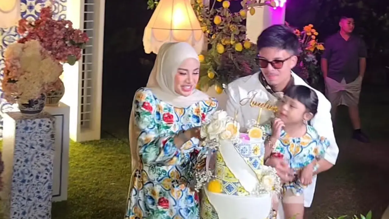 Aurel Hermansyah Dibalut Dress Colorful saat Ulang Tahun di Bali Bertema Italian Summer