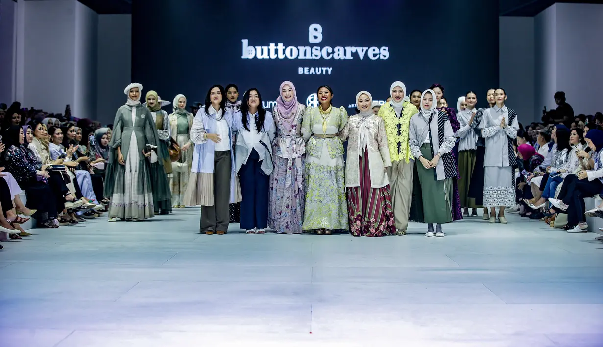 Buttonscarves Beauty sebagai Official Beauty Sponsor JFW 2024 menggandeng 4 brand modest wear di panggung JFW 2024 yang diberi tajuk Limitless Beauty. [Foto: Document/JFW]
