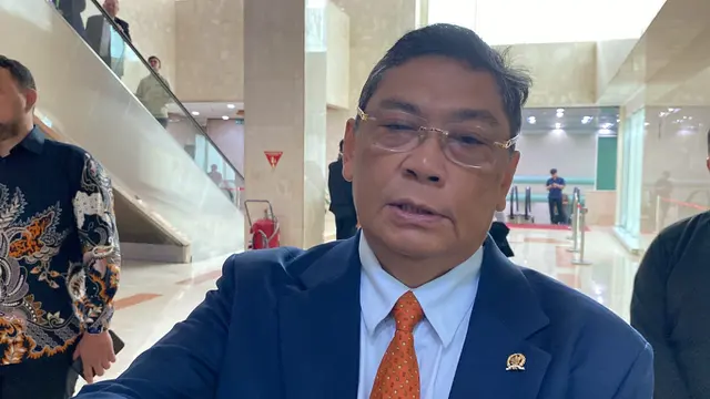 Wasekjen PDIP sekaligus Ketua Komisi I DPR Utut Adianto di Kompleks Parlemen, Senayan, Jakarta.
