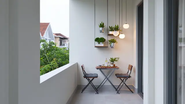 Balkon Multifungsi dengan Furnitur Lipat