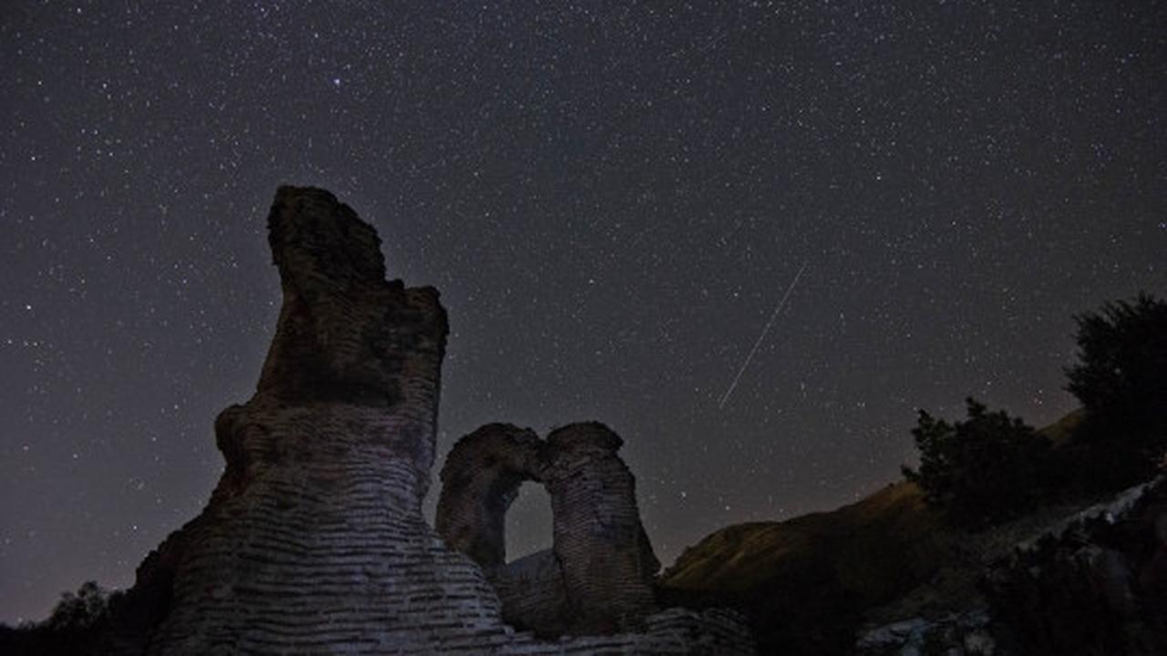 Menyaksikan keindahan fenomena hujan meteor Perseid