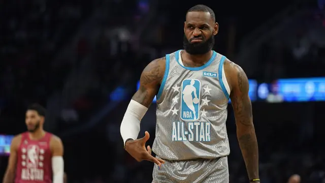 Foto: Sihir 16 Lemparan Tiga Angka Stephen Curry Bawa Tim Lebron Sikat Tim Durant sekaligus Sabet MVP di Laga NBA All-Star Game 2022