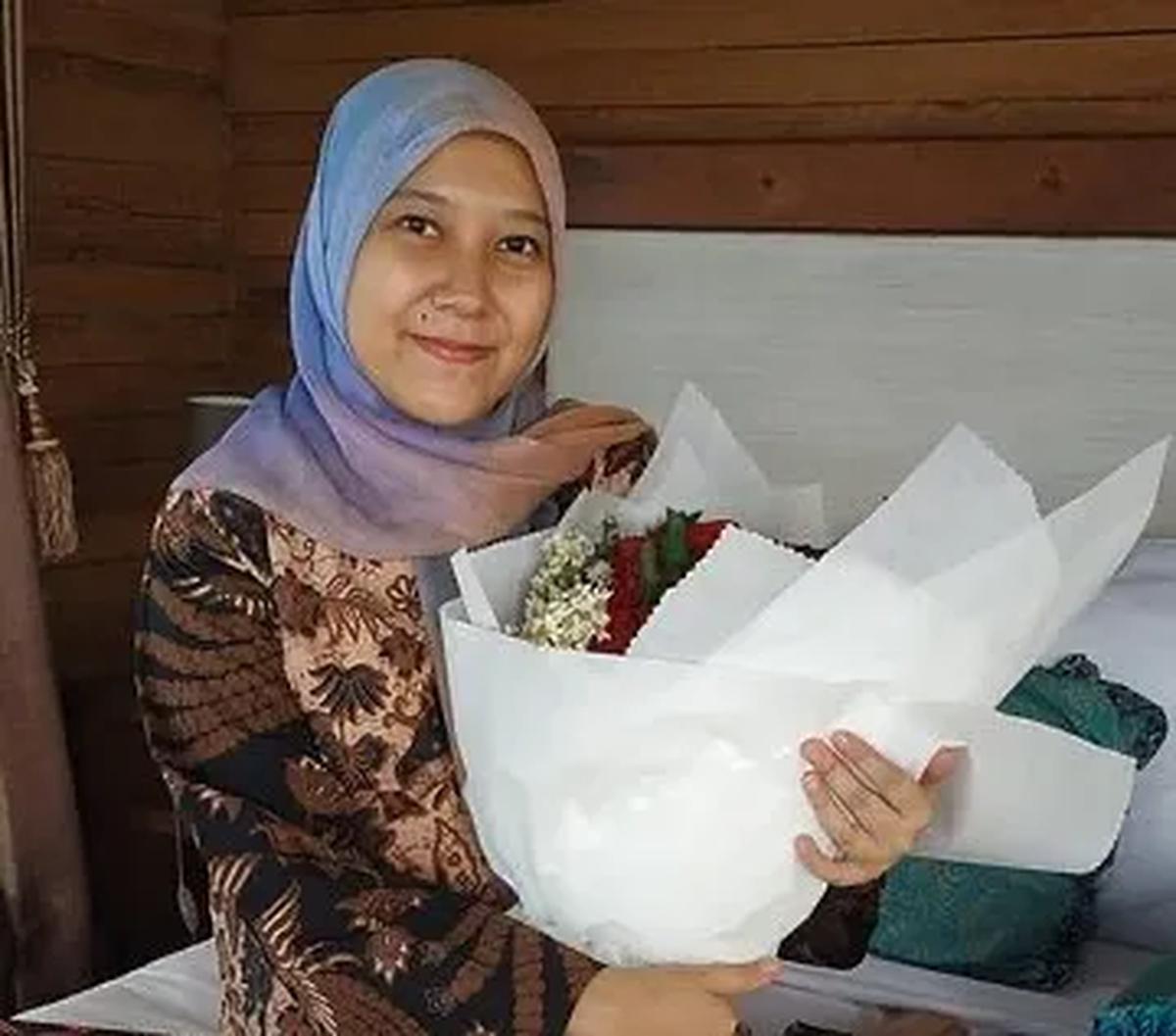 Lucunya, sang putri sempat diberi subsidi oleh sang dosen berupa susu dan pisang setiap hari. Hal ini lantaran sang dosen tidak mengetahui bahwa Vina adalah putri dari Mahfud MD. Padahal saat itu, Ia sudah menjabat sebagai Ketua MK. <br>