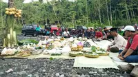 Kenduri Merapi dilakukan sebagai ungkapan syukur atas berkah yang diberikan Gunung Merapi kepada masyarakat sekitar. Foto: Yanuar H/ Liputan6.com.