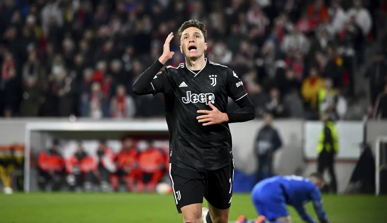 Dua gol kemenangan Juventus di markas Freiburg dicetak Dusan Vlahovic lewat eksekusi penalti di akhir babak pertama dan Federico Chiesa di akhir babak kedua. (Tom Weller/dpa via AP)