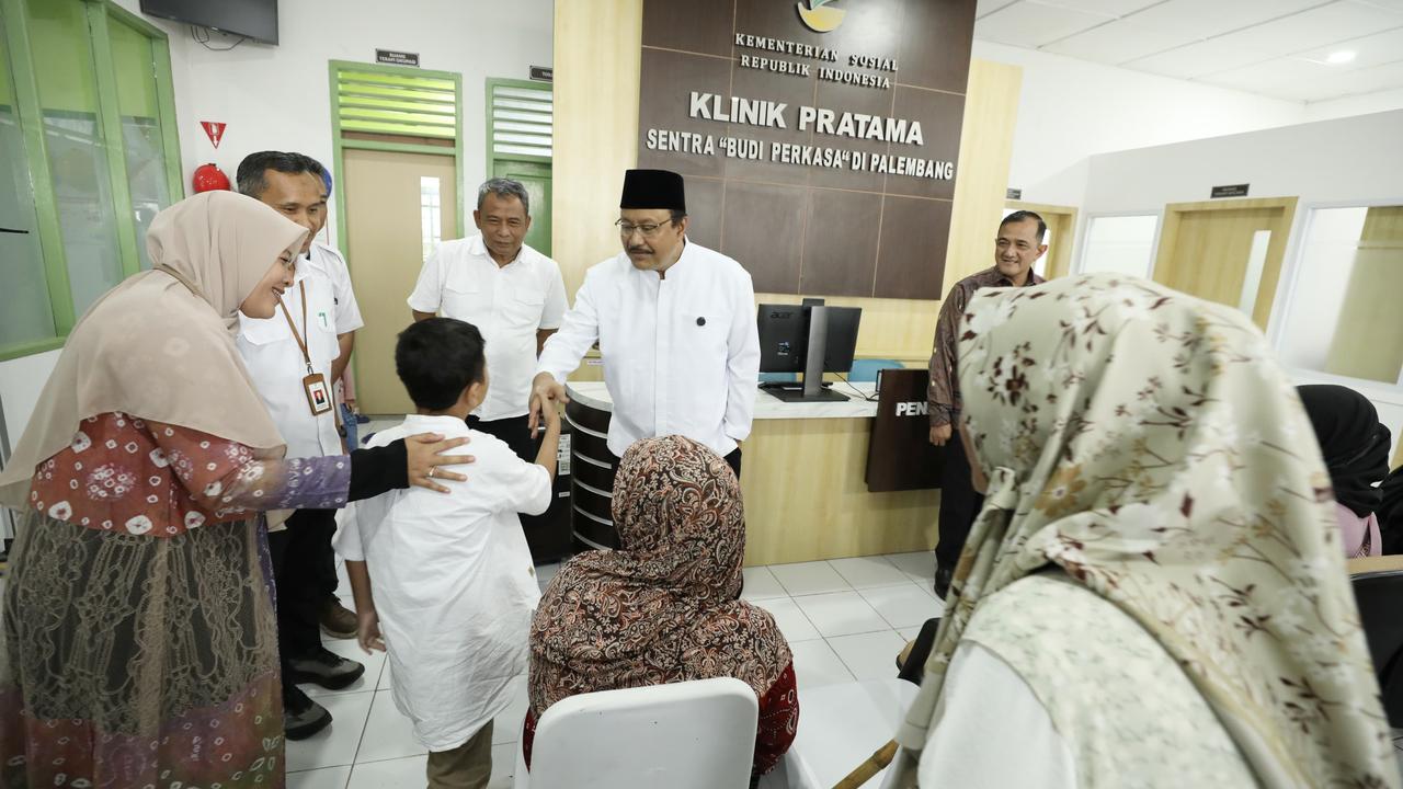 Gus Ipul meninjau layanan terapi Sentra Budi Perkasa di Palembang