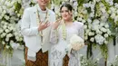 YouTuber Nessie Judge baru saja secara resmi menggelar acara pernikahannya. Ia menikah dengan Andryan Gama, hari Minggu (25/2/2024) dibalut dengan gaya pengantin yang sarat nuansa adat Jawa. [Foto: Instagram/thebridestory]