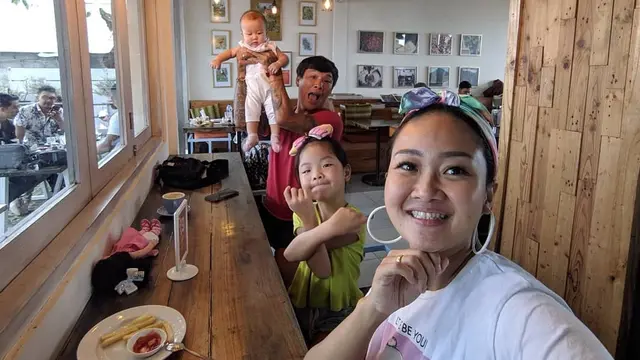 Potret Keharmonisan Keluarga Cici Panda (sumber: instagram/@pandasuper)