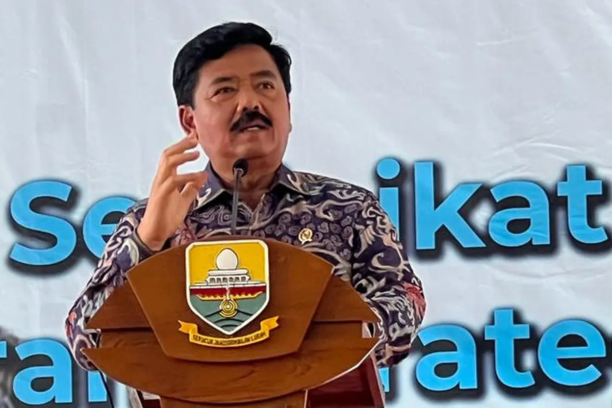 Menteri ATR/BPN Hadi Tjahjanto menghadiri acara Panen Raya Sertifikat PTSL di Candi Muaro Jambi untuk menyerahkan sertifikat hak pakai Candi Muaro Jambi seluas 97,2 hektar (Istimewa)