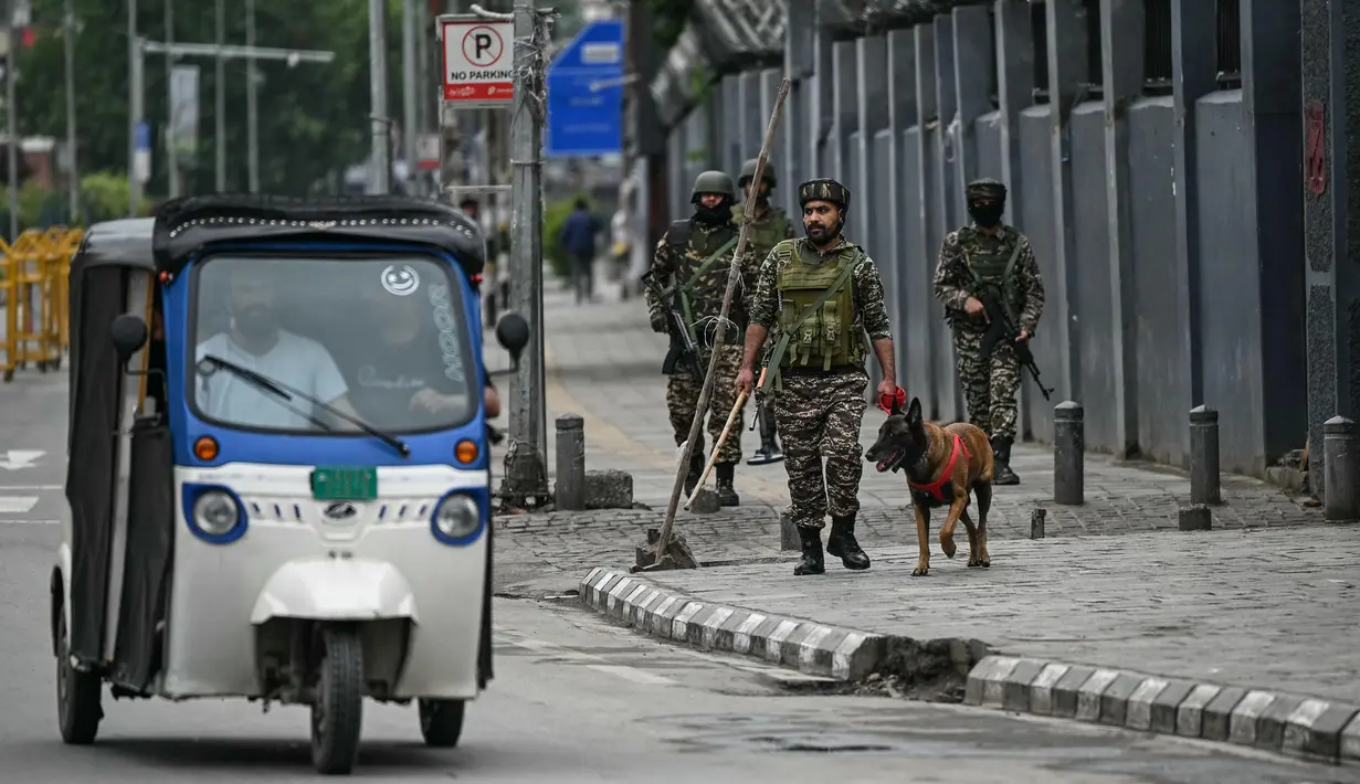 Konflik antara India dan Pakistan memanas setelah terjadi serangan di Lembah Baisaran, Pahalgam, Kashmir yang dikuasai India pada 22 April 2025 lalu. (Sajjad HUSSAIN/AFP)