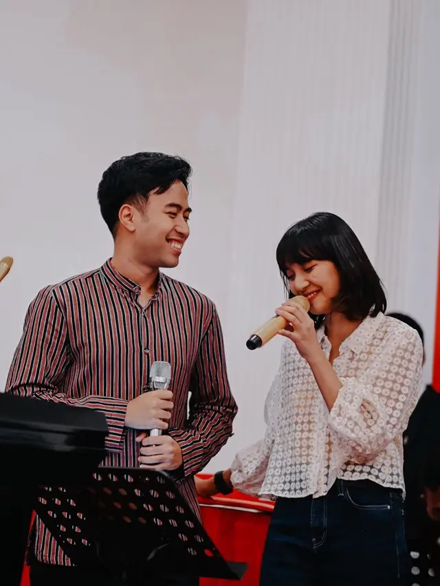6 Potret Kebersamaan Vidi Aldiano dan Sheila Dara, Tetap Dekat Meski Sudah Putus