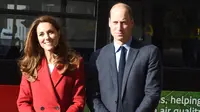 Kate Middleton dan Pangeran William tiba untuk peluncuran kampanye Hold Still di Stasiun Waterloo di pusat kota London pada 20 Oktober 2020. (JEREMY SELWYN / POOL / AFP)