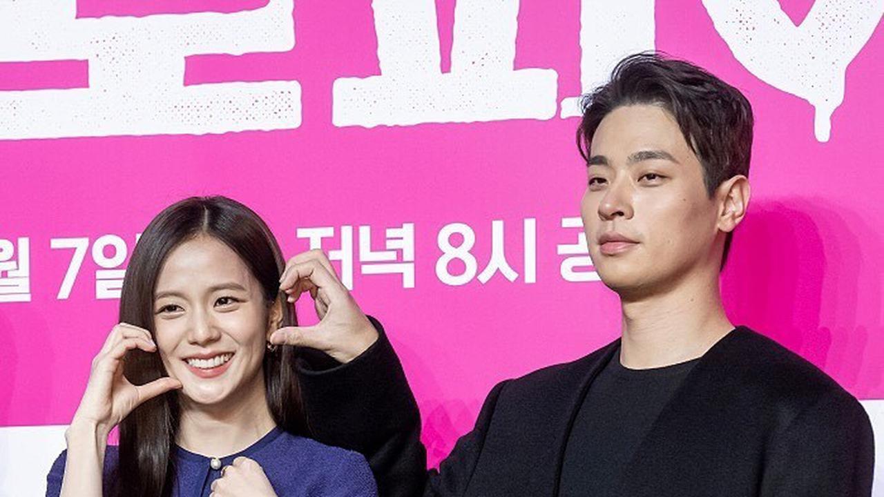 Jisoo BLACKPINK dan Park Jeong Min Tampil Serasi dalam Press Conference 'NEWTOPIA'
