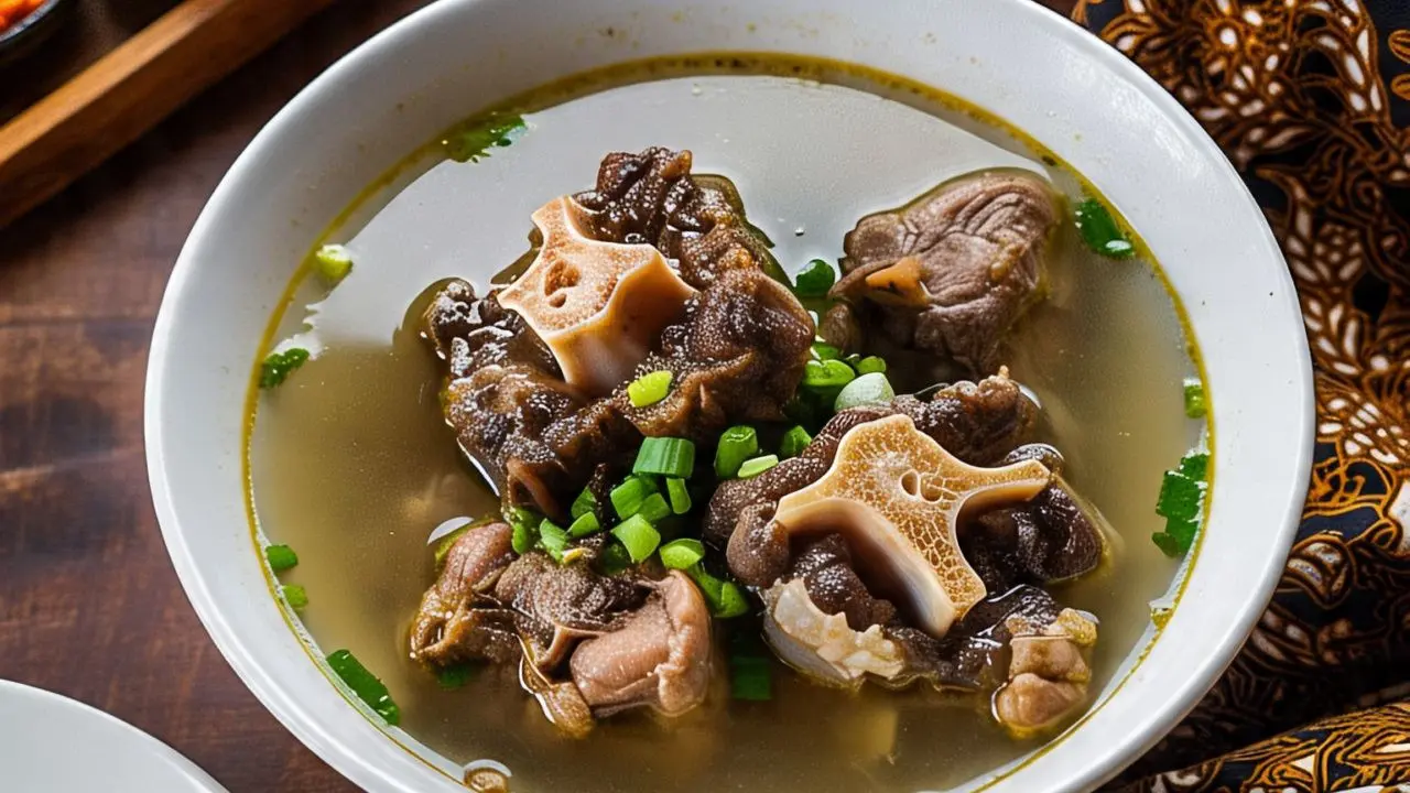 Sop Buntut Sapi Kuah Bening Tradisional Khas Nusantara