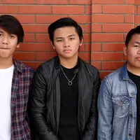 "Senang banget, di ultah ke-16 ini bisa bersama orang-orang dari YKAKI. Bisa berbagi bersama juga sama mereka," ucap penyanyi kelahiran Surabaya, 28 Desember 1999 ini. (Andy Masela/Bintang.com)