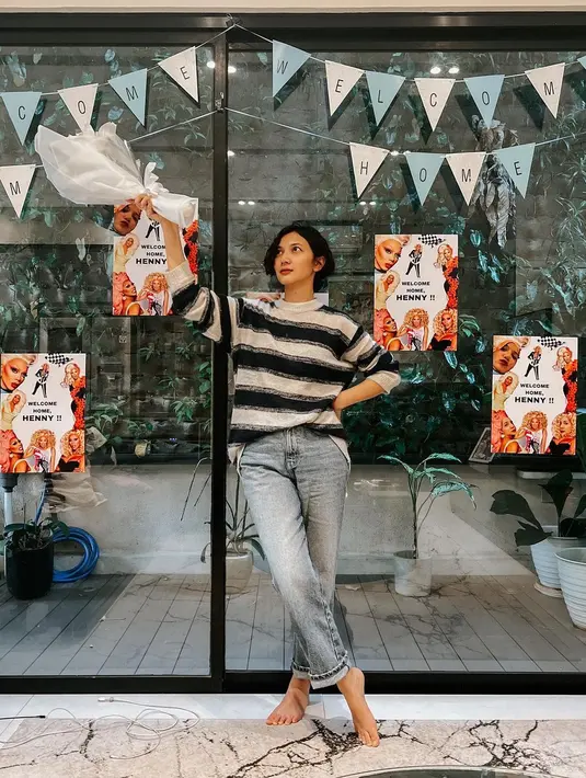 Kendati demikian, Sheila Dara cukup memasang wajah datar lewat dekorasi unik yang disiapkan Vidi Aldiano. (Liputan6.com/IG/@vidialdiano).