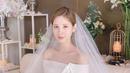 Dalam drama Private Lives yang dibintangi Seohyun SNSD, perempuan berusia 30 tahun ini mengenakan off-the-shoulder dress warna putih yang dilapisi tulle pada bagian rok (Instagram/seojuhyun_s).