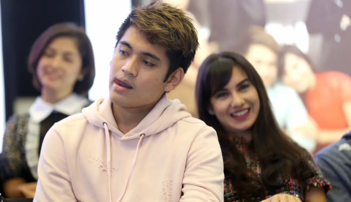 Sikap Gino yang suka bercanda diakui Bella seringkali bisa mengembalikan fokusnya yang  pecah. Walaupun terkadang Bella juga bisa merasakan sebal jika Gino berulah dengan tingkahnya. (Nurwahyunan/Bintang.com)