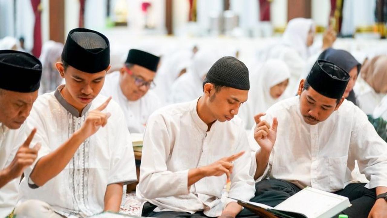 Gubernur Khofifah Gelar Khotmil Quran Inklusif Bersama Disabilitas Tuli di Grahadi