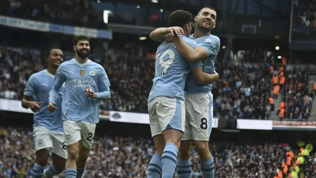 Foto: Striker hingga Bek Cetak Gol, Man City Hancurkan Luton Town untuk Kembali Puncaki Klasemen Liga Inggris