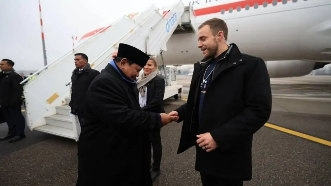 Prabowo Beri Oleh-oleh ke Pasukan Pengawal dari Pemerintah Swiss