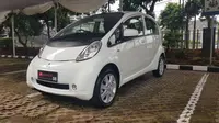 Dua unit i-MiEV diserahkan ke pemerintah oleh Mitsubishi