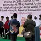Wakil Presiden (Wapres) Ma’ruf Amin saat melakukan peninjauan SMK 1 Rangas, Mamuju, Sulawesi Barat, dalam rangka mengecek pembangunan kembali gedung sekolah usai dilanda bencana gempa bumi, Kamis (23/2/2023). (Dok. Liputan6.com/Nanda Perdana Putra)