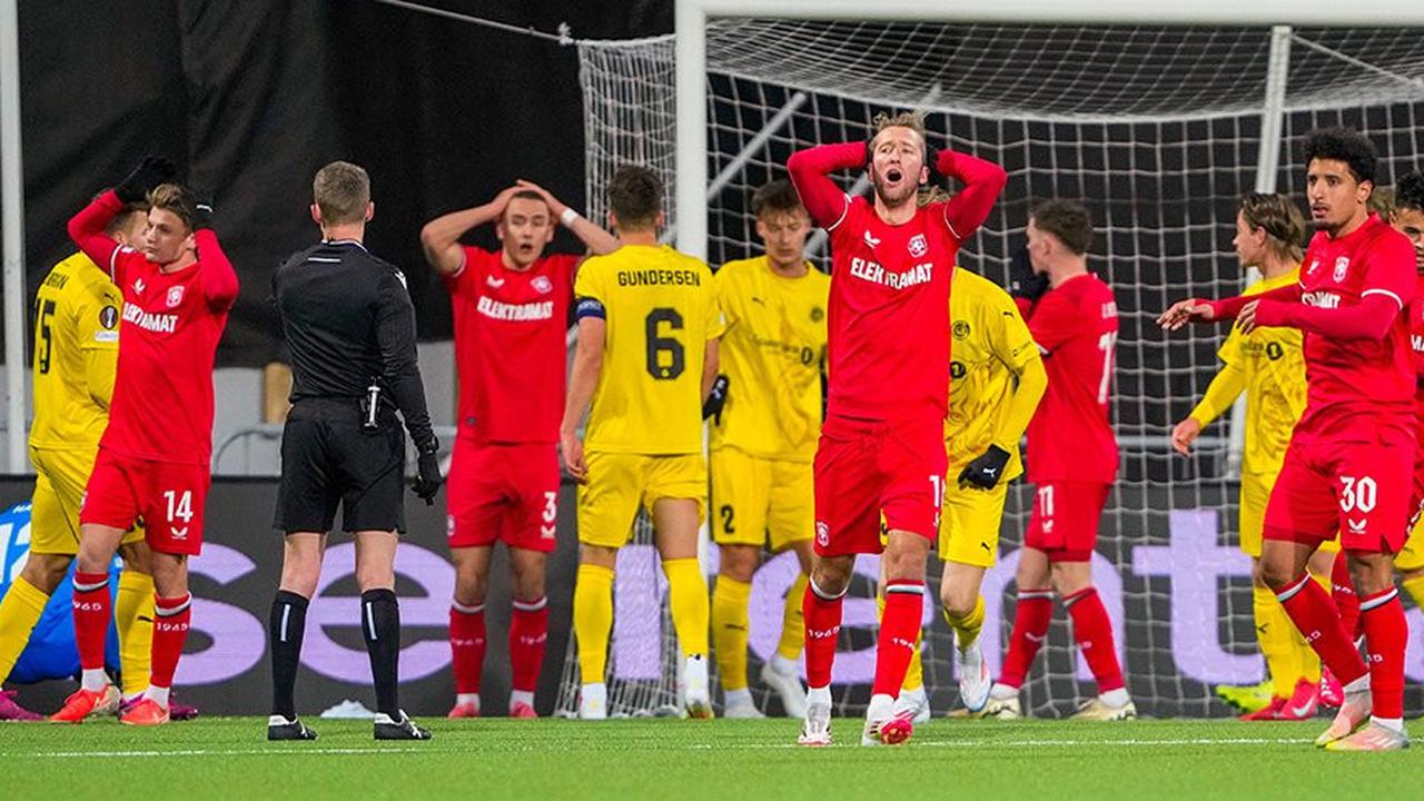 Akhir Tragis Mees Hilgers di Liga Europa: Bikin Gol Bunuh Diri, Twente Tersingkir