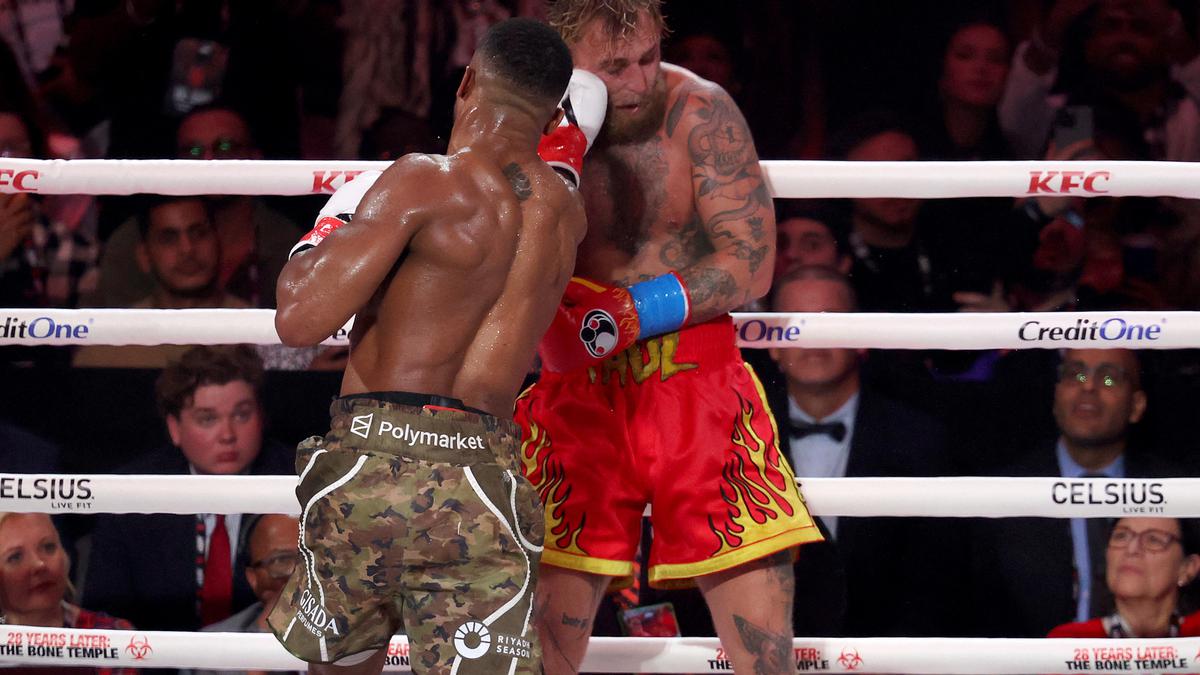 Anthony Joshua Pukul KO Jake Paul, Dominasi Ring Tinju Miami